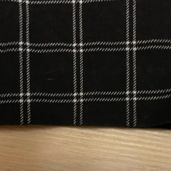 Old Navy High Rise Pixie Pants - Picture 4 of 5